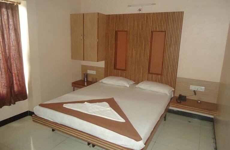 Hotel Adarsh Deluxe Lodge, Kolhapur 2